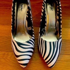 Mossimo 2.5 inch pumps